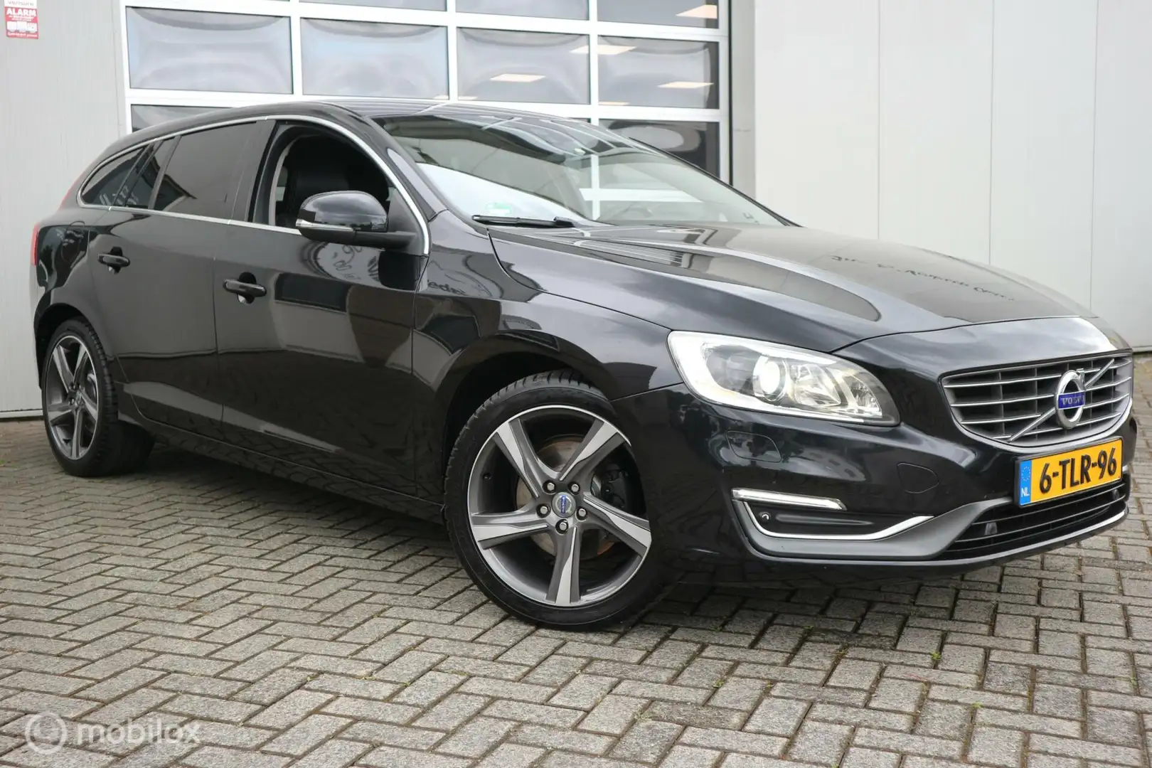 Volvo V60 2.0 D4 180pk Summum LEDER/XENON/TREKHAAK/LMV/NAP Noir - 2