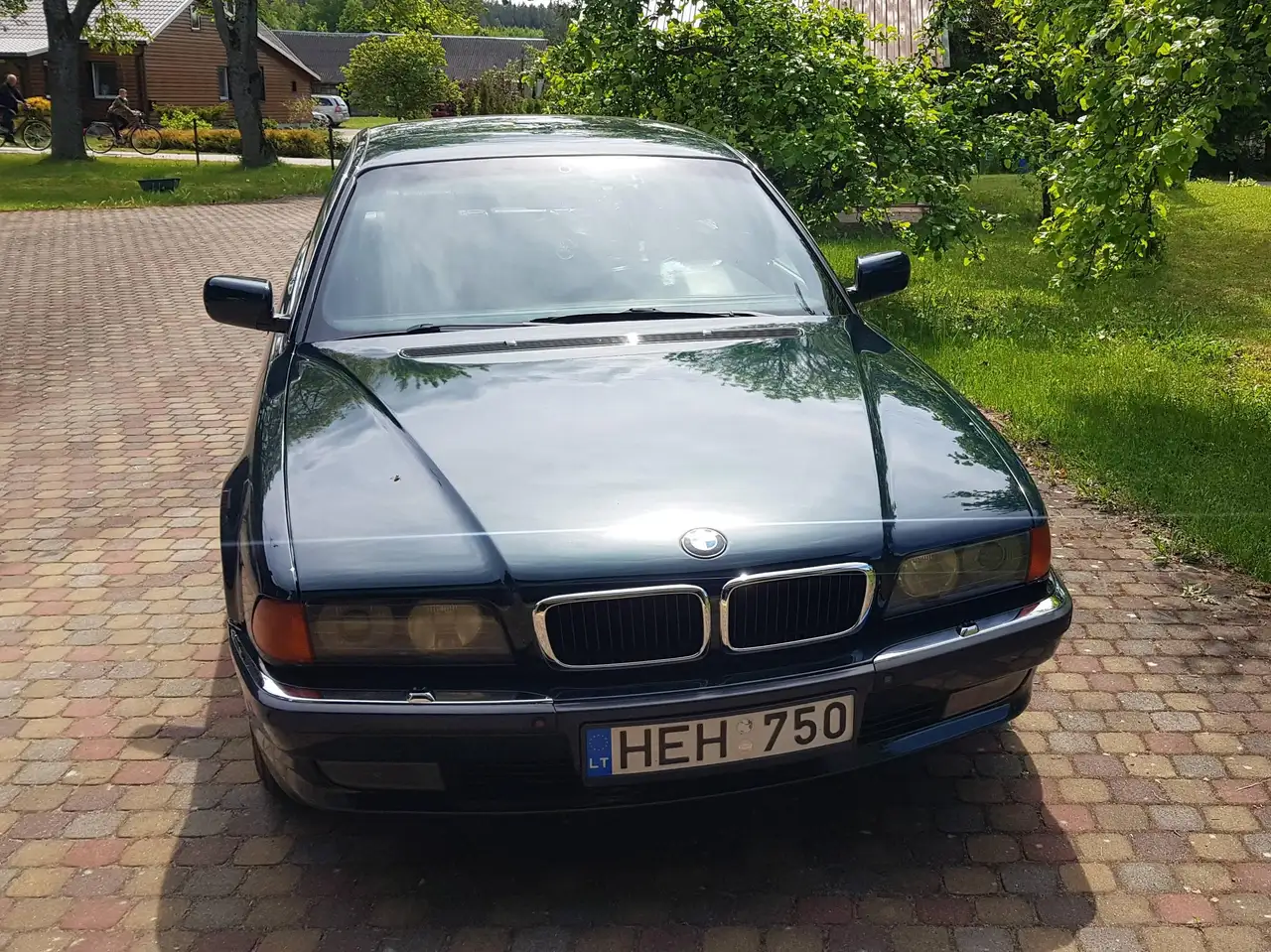 BMW 750i, foto 8