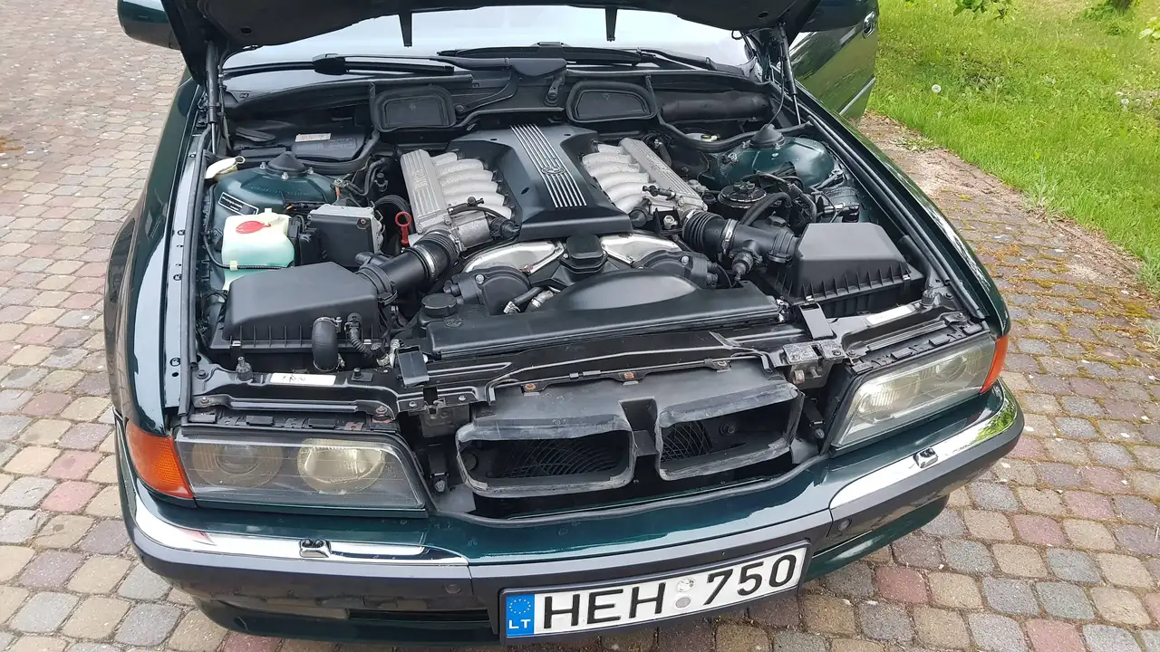 BMW 750i, foto 3