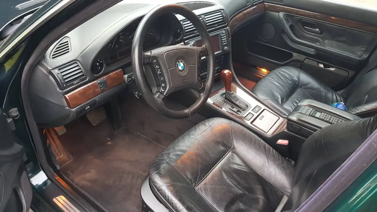 BMW 750i, foto 2