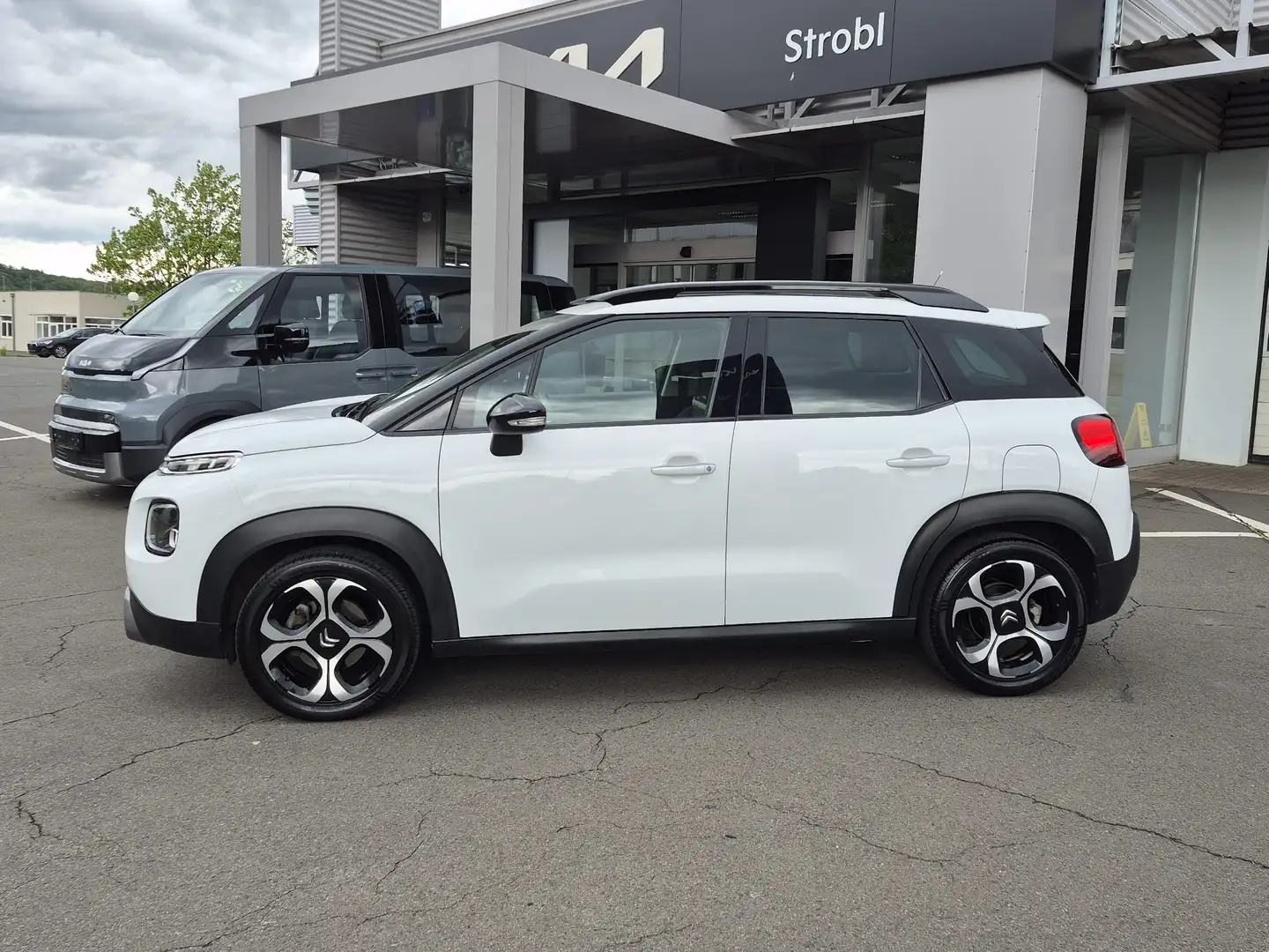 Citroen C3 Aircross BlueHDi 120 6-Gang-Manuell Shine *AHK* *S-Dach* Weiß - 2