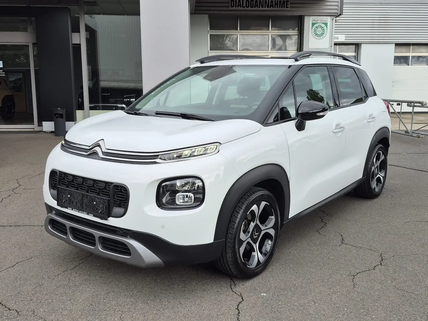 Citroen C3 Aircross BlueHDi 120 6-Gang-Manuell Shine *AHK* *S-Dach* Weiß - 1
