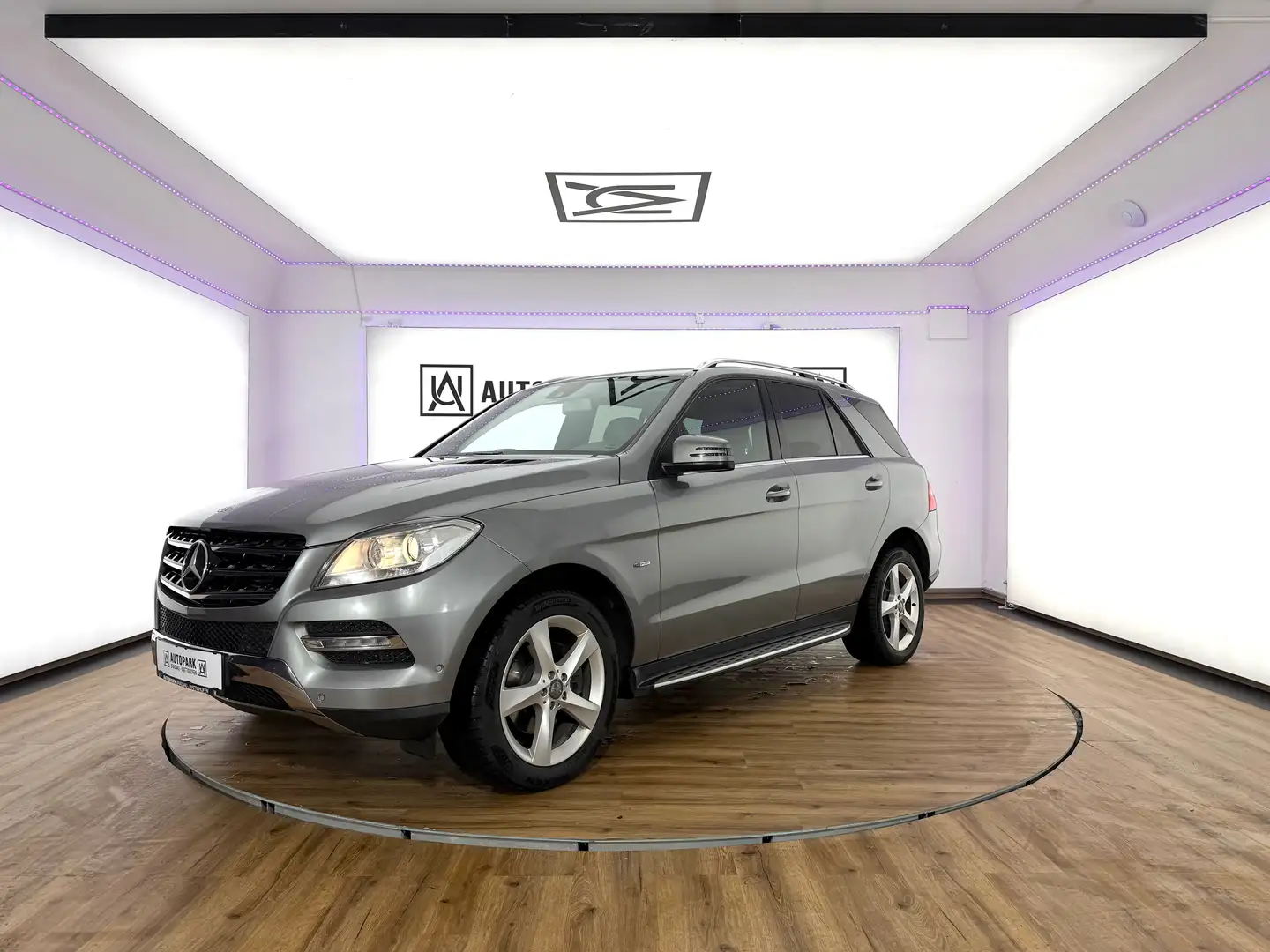 Mercedes-Benz ML 250 CDI BlueTec 4 MATIC *NAVI*AHK* Grau - 2
