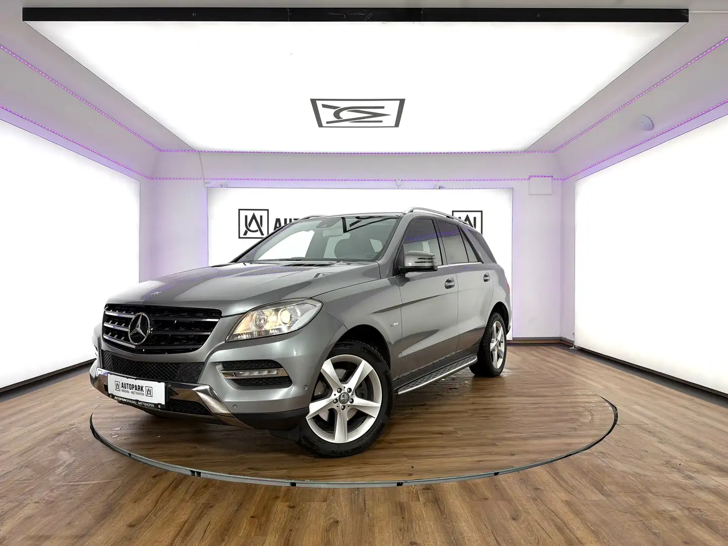 Mercedes-Benz ML 250 CDI BlueTec 4 MATIC *NAVI*AHK* Grau - 1