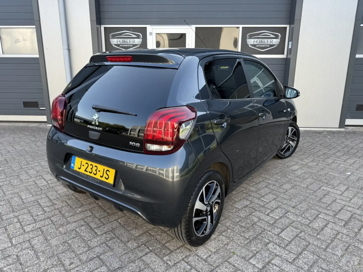 Peugeot 108 1.0 e-VTi Allure Automaat 5drs Airco 15" lichtmeta Gris - 2