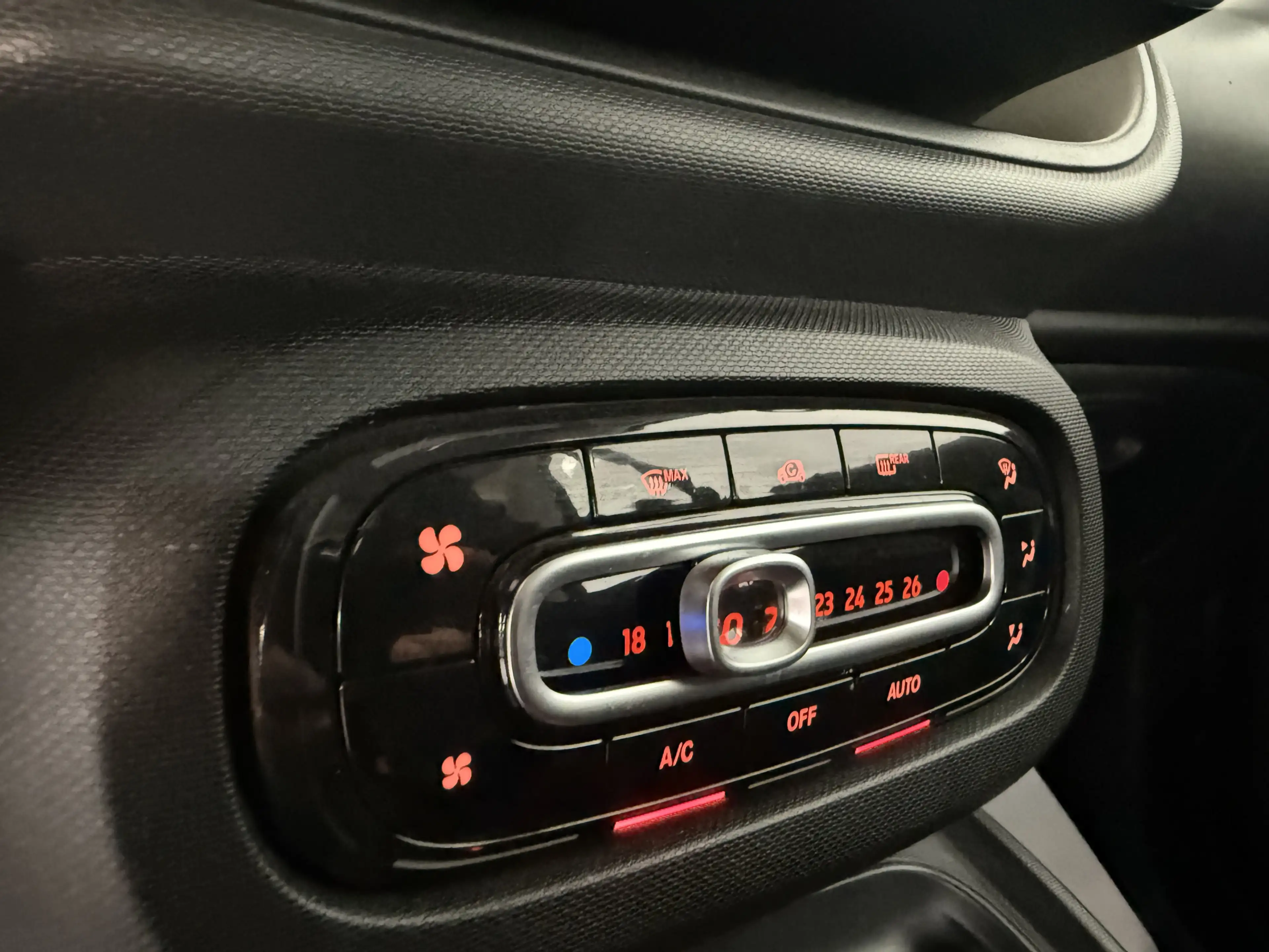 smart forTwo 52 kW 1-Hand Bluetooth Temp HU+Service — photo 13