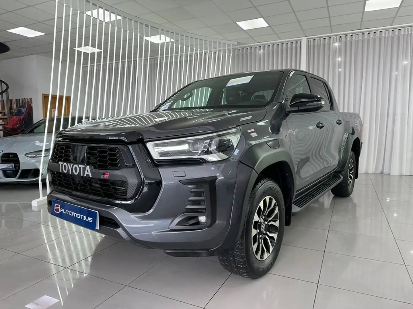 Toyota Hilux 2.8 D-4D 204CV C.Dobl GR Sport AT HVO100 Gris - 1