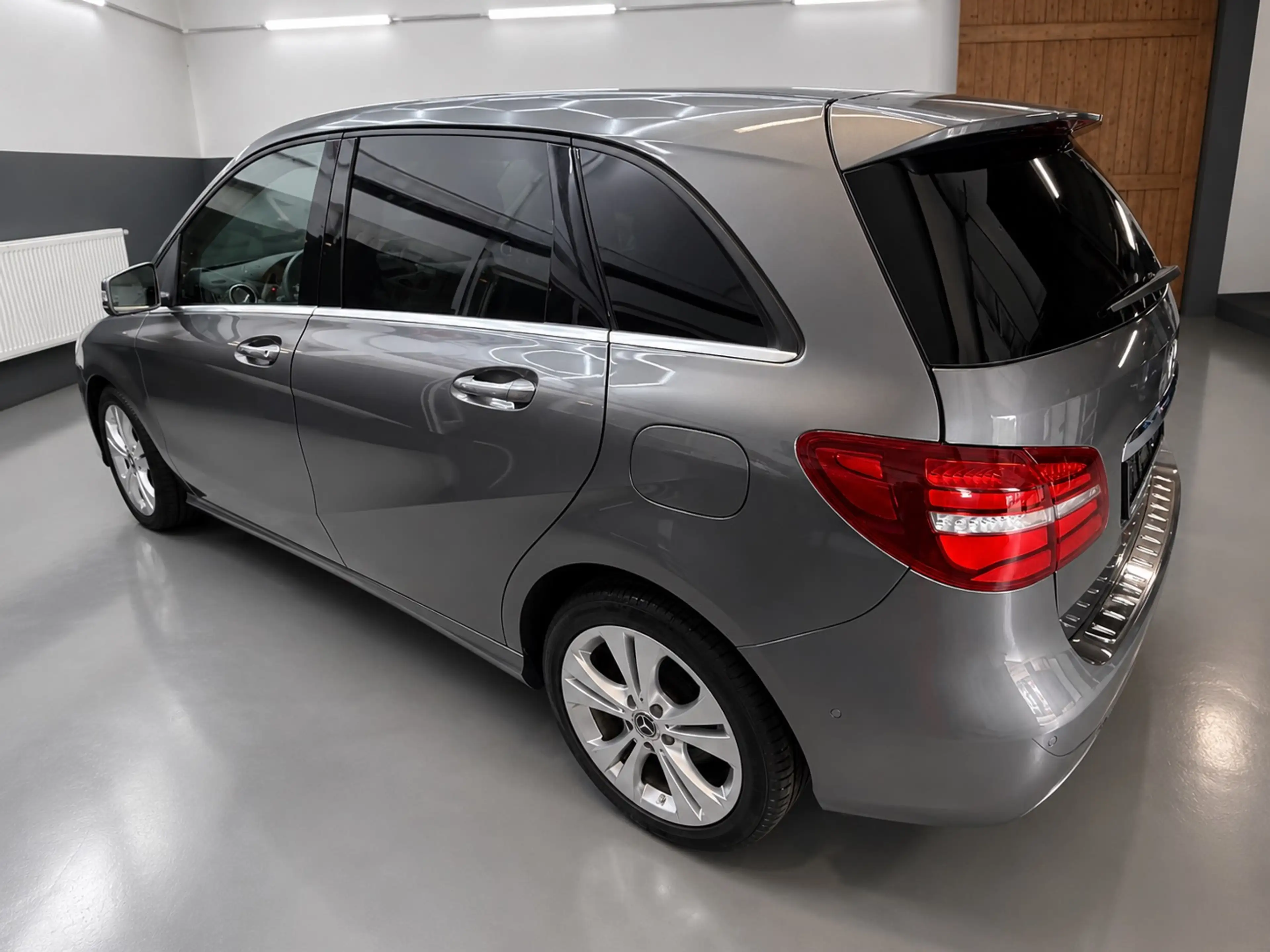 Mercedes-Benz B 220 B 220 4Matic (246.247) — photo 4