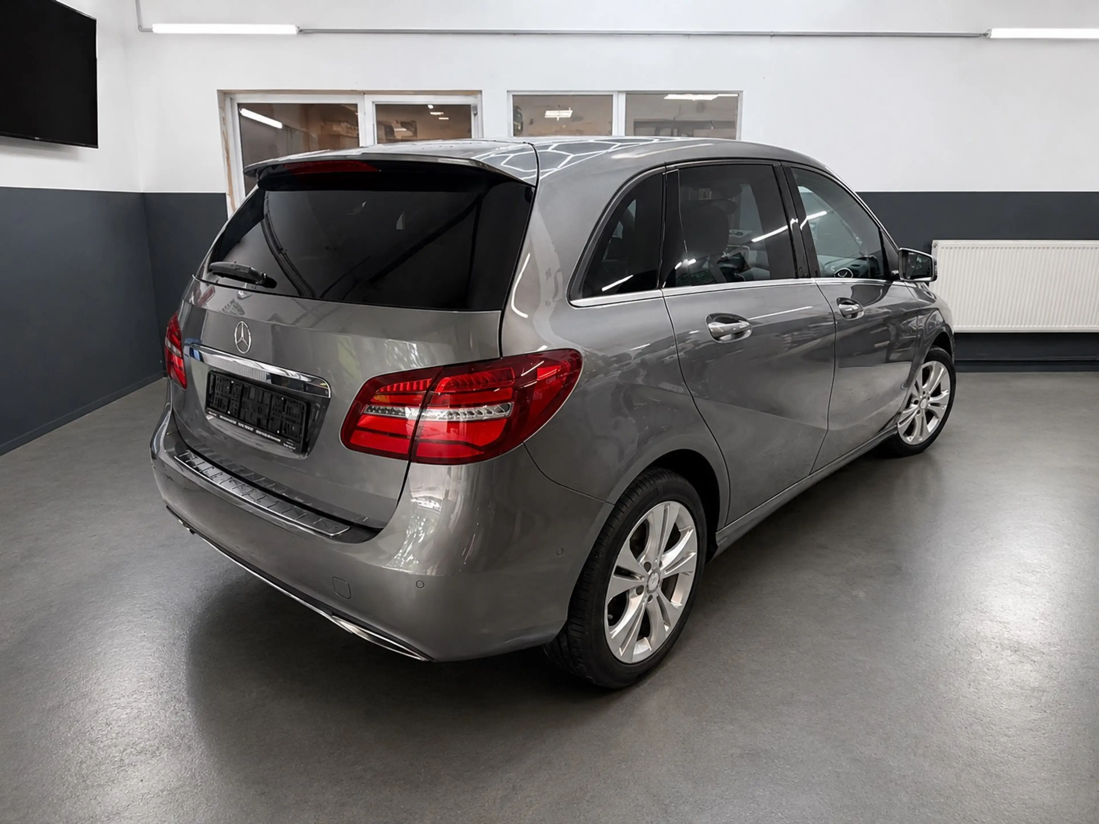 Mercedes-Benz B 220 B 220 4Matic (246.247) — photo 2