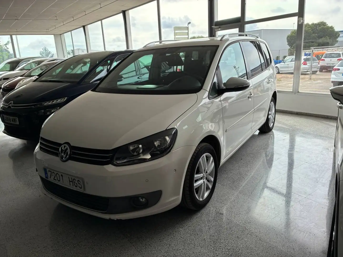 Volkswagen Touran 1.6TDI Advance 105 Blanco - 1