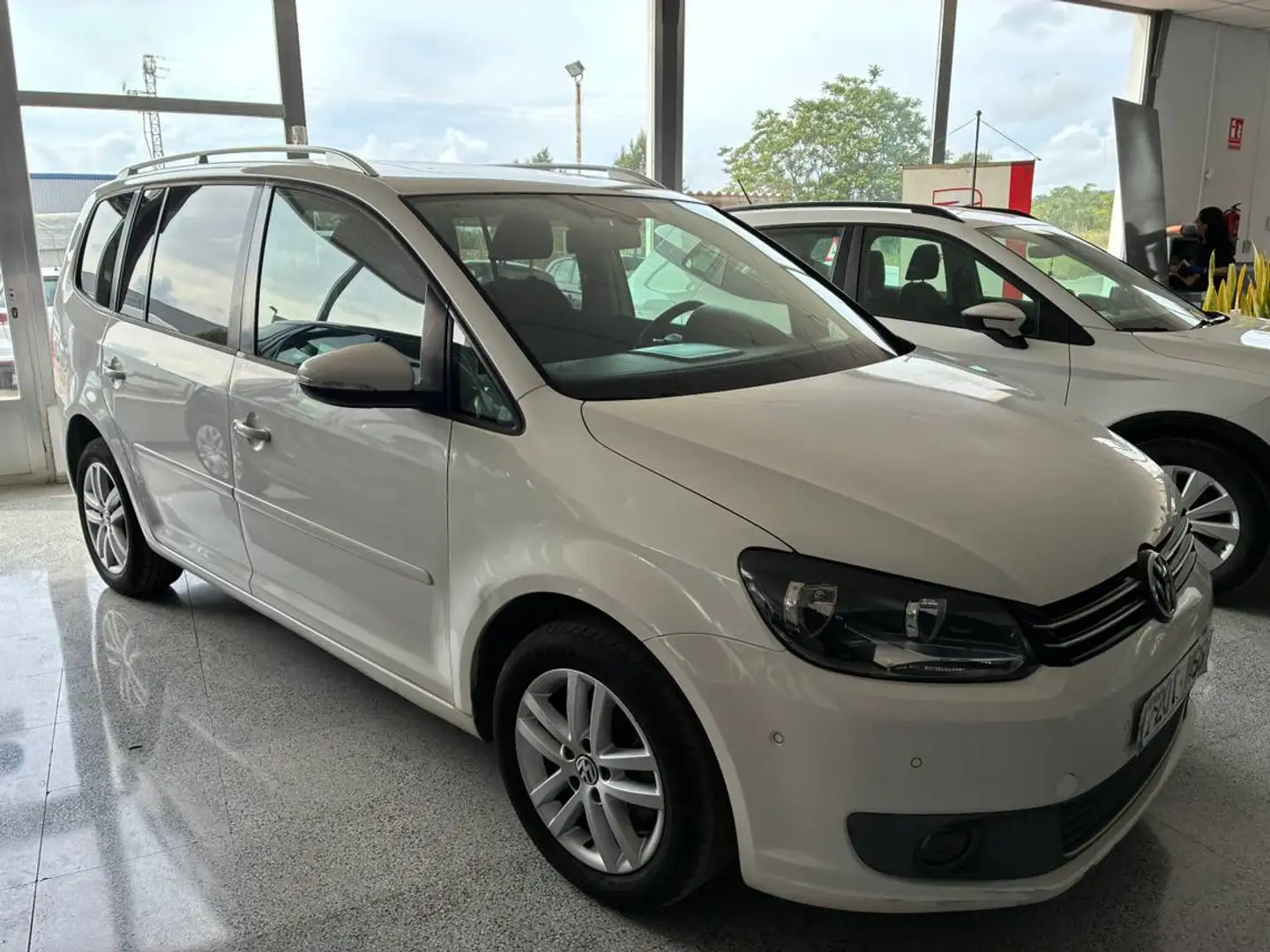 Volkswagen Touran 1.6TDI Advance 105 Blanco - 2