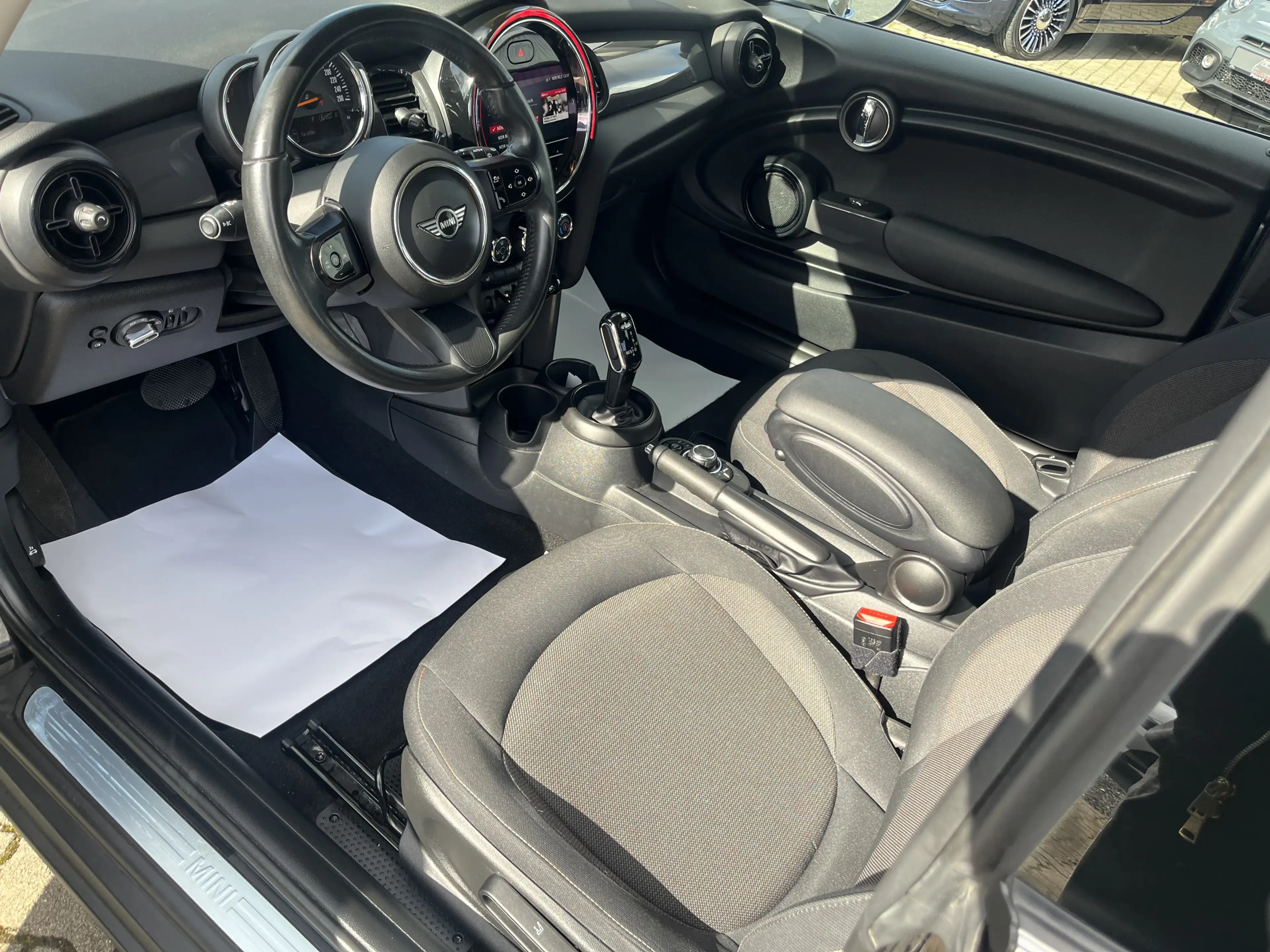 MINI One ESSENTIAL TRIM FACELIFT DSG LED NAVI 1.HD — photo 10
