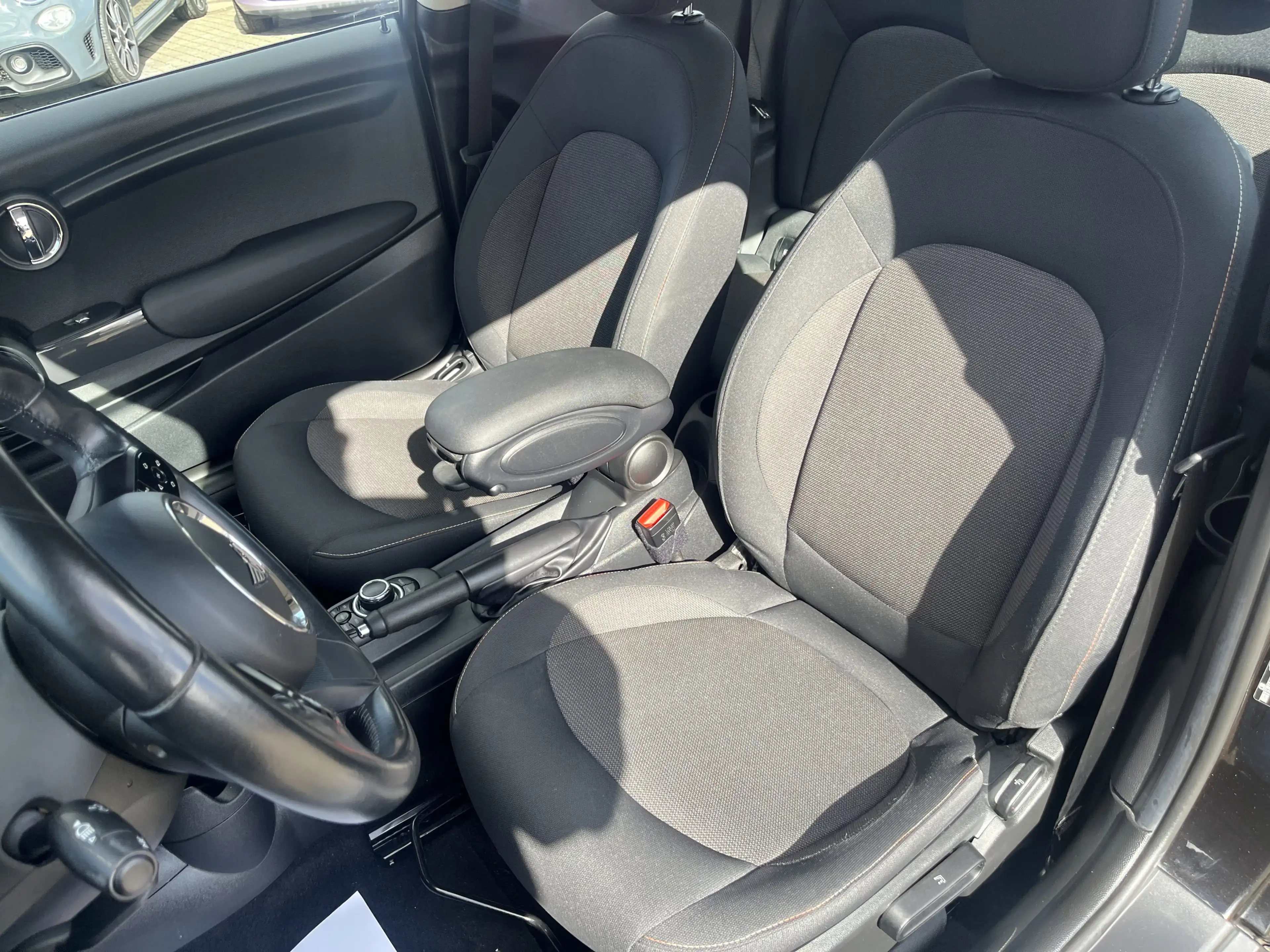 MINI One ESSENTIAL TRIM FACELIFT DSG LED NAVI 1.HD — photo 9