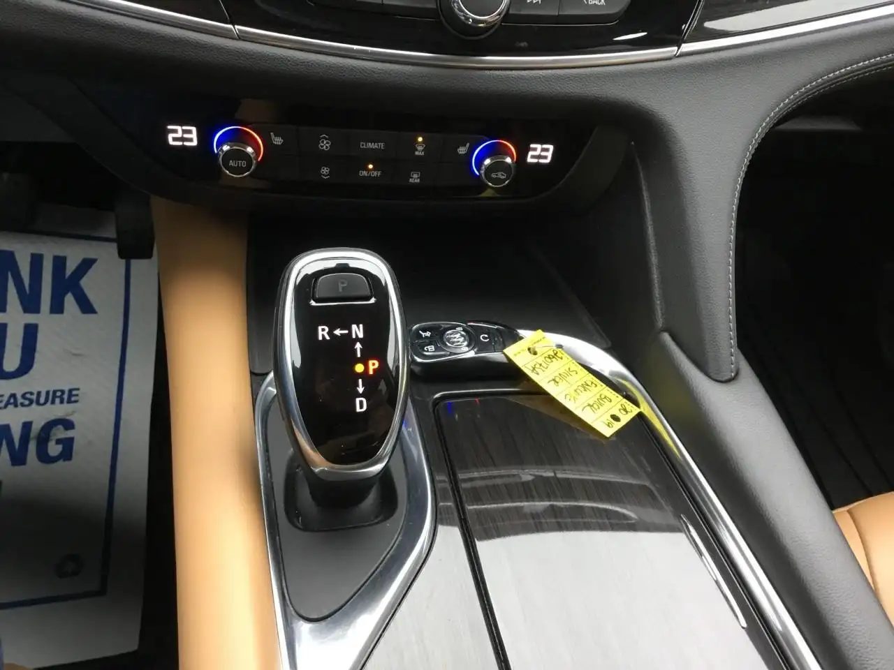 Buick Enclave снимка Buick Enclave