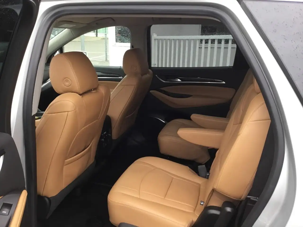 Buick Enclave снимка Buick Enclave