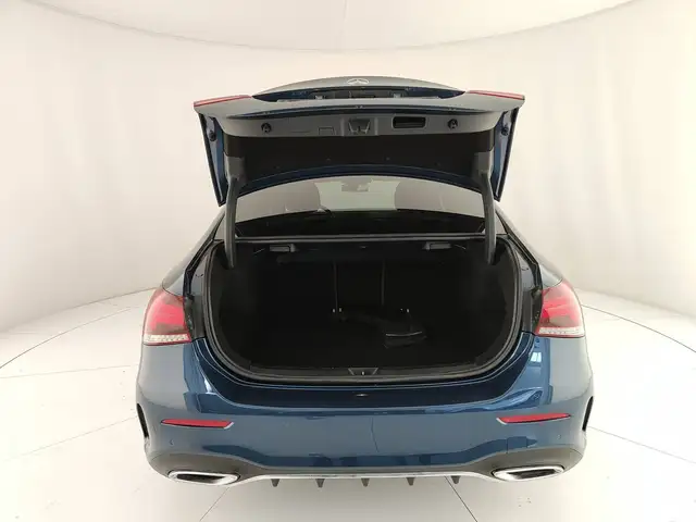 Mercedes-Benz A view 9