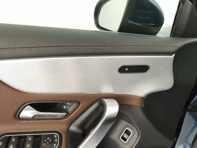Mercedes-Benz A view 13