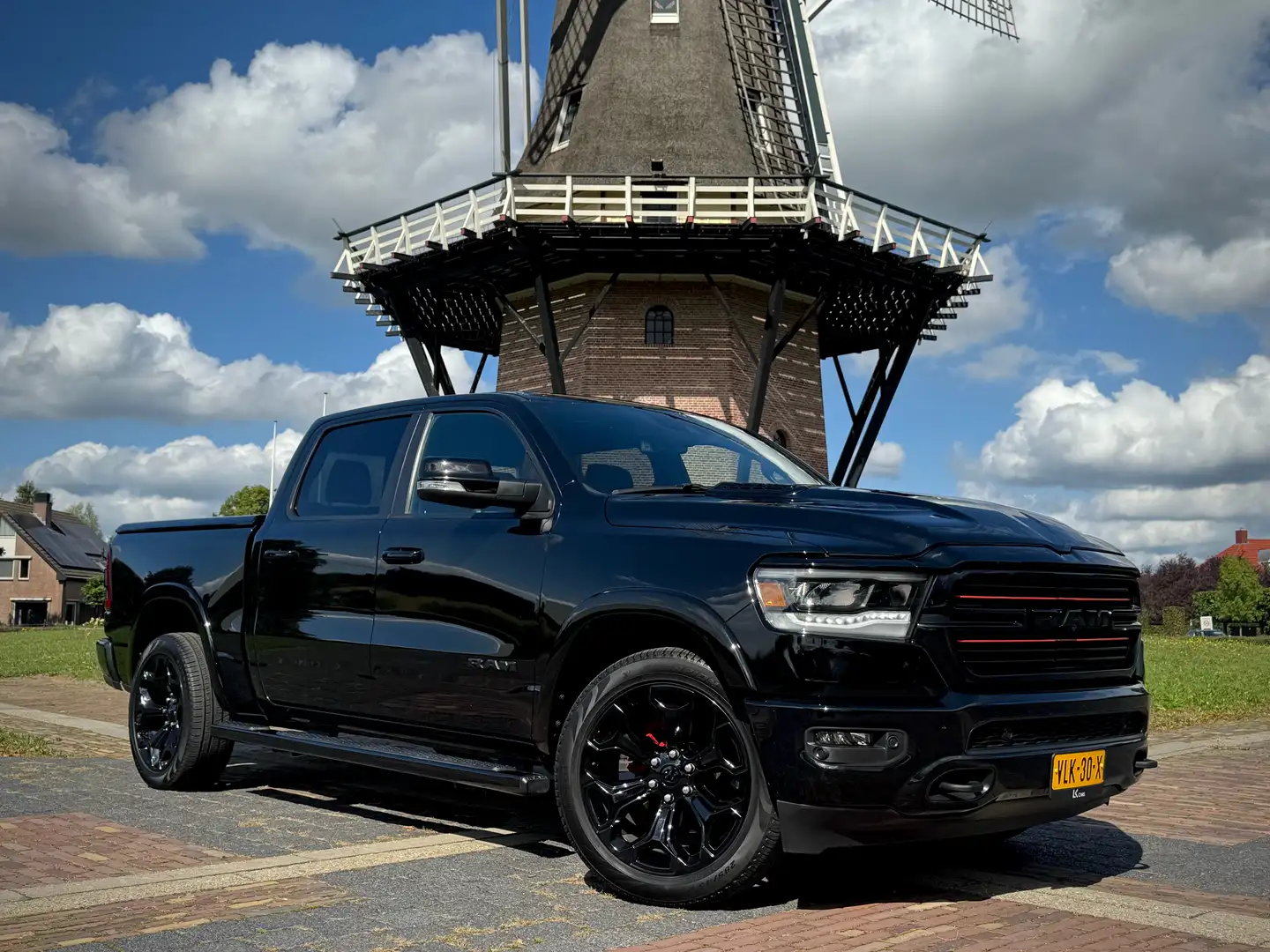 RAM 1500 LARAMIE NIGHT EDITION 5.7 / V8 / HEMI / ACC / LPG Schwarz - 2