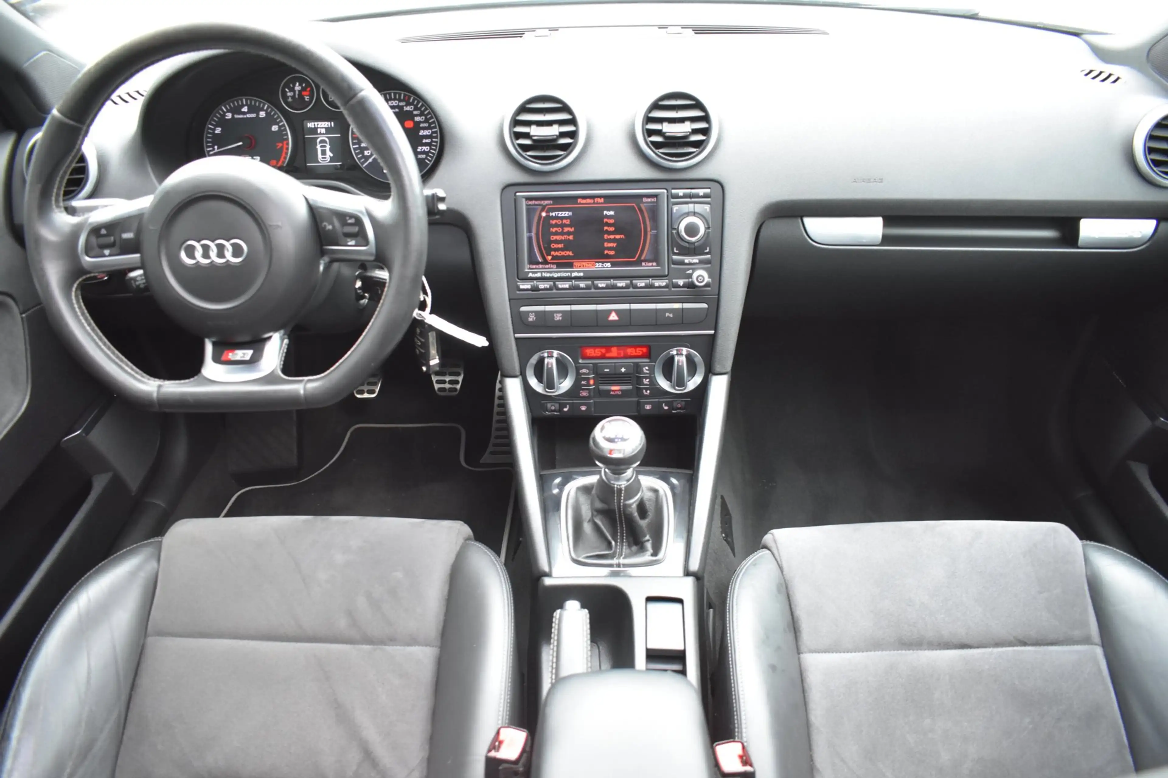 Audi S3 Sportback 2.0 TFSI S3 quattro Ambition '08 Pano Xe — photo 2