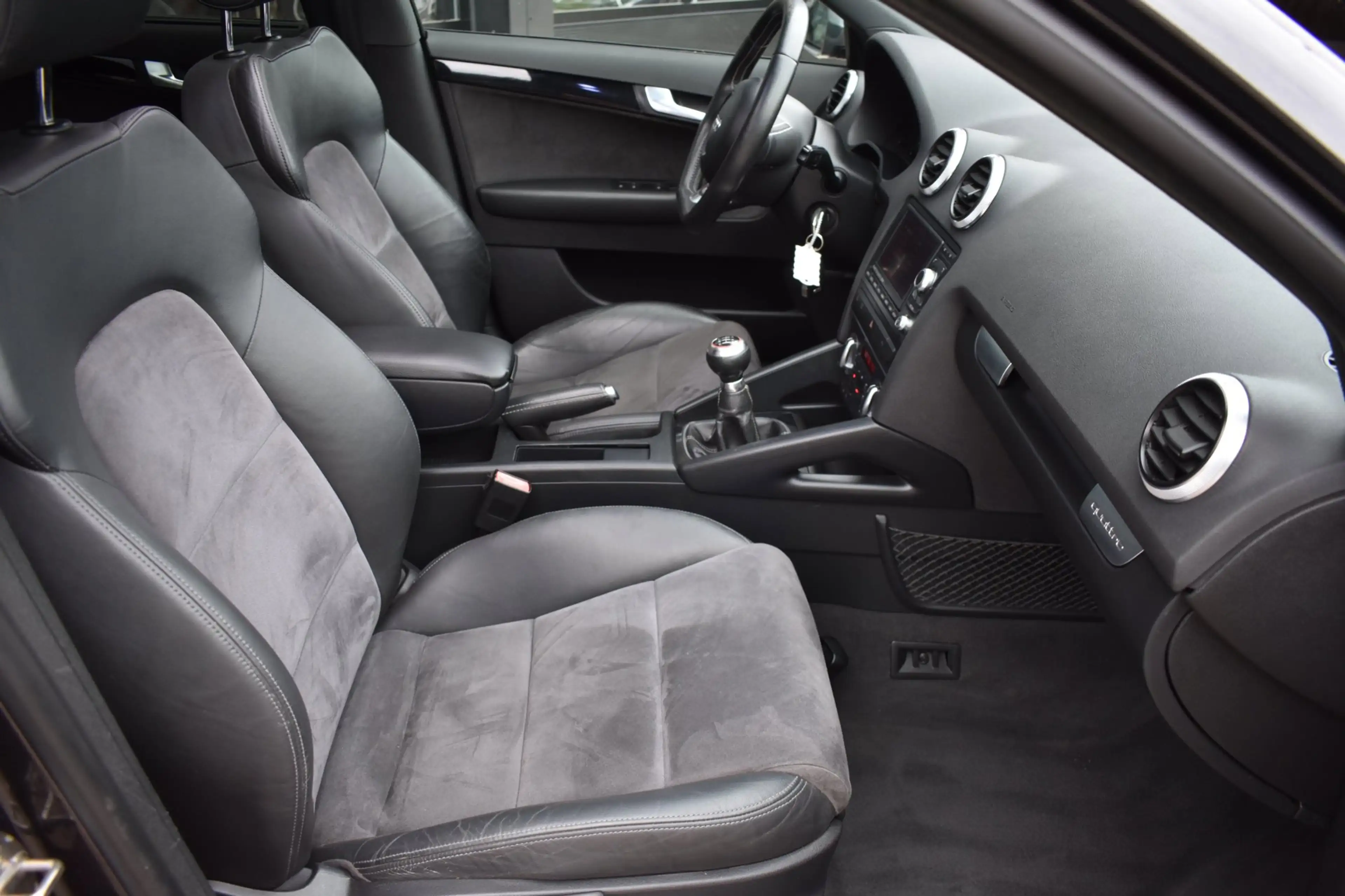 Audi S3 Sportback 2.0 TFSI S3 quattro Ambition '08 Pano Xe — photo 4