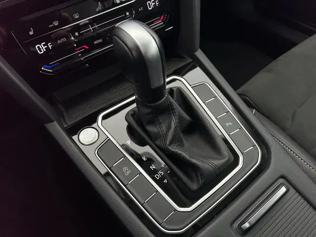 Volkswagen Passat view 13