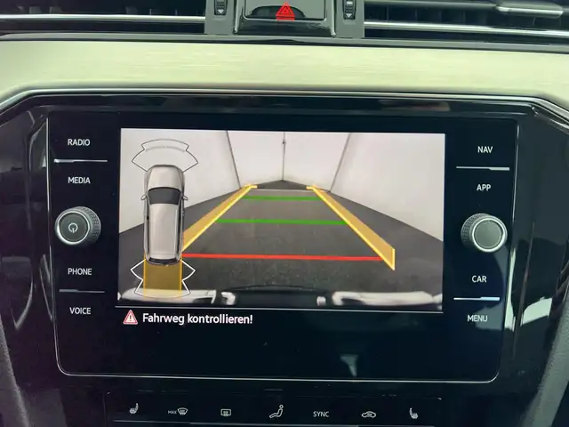 Volkswagen Passat view 9