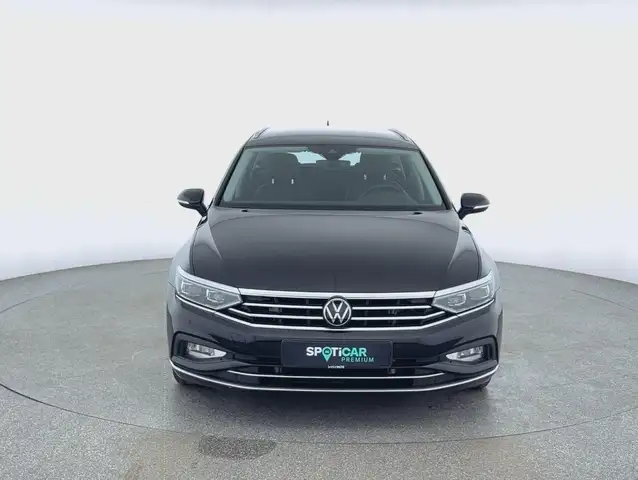 Volkswagen Passat view 2