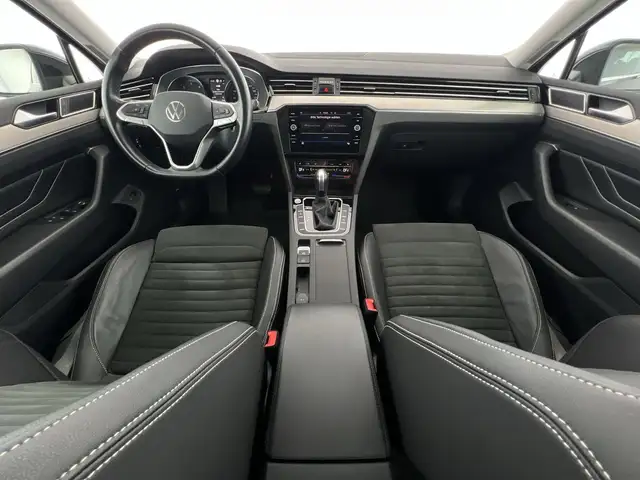 Volkswagen Passat view 6