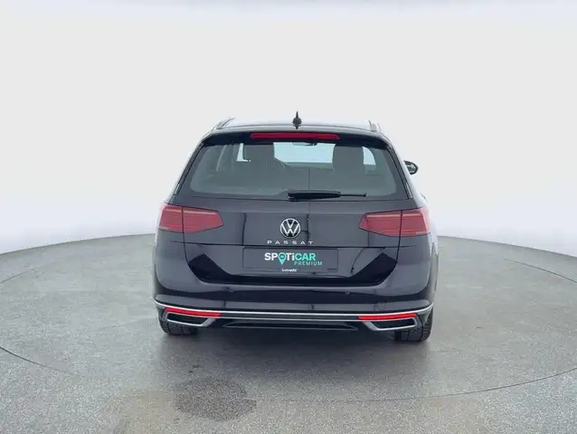 Volkswagen Passat view 4