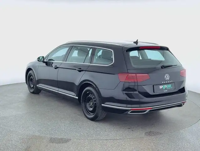 Volkswagen Passat view 5
