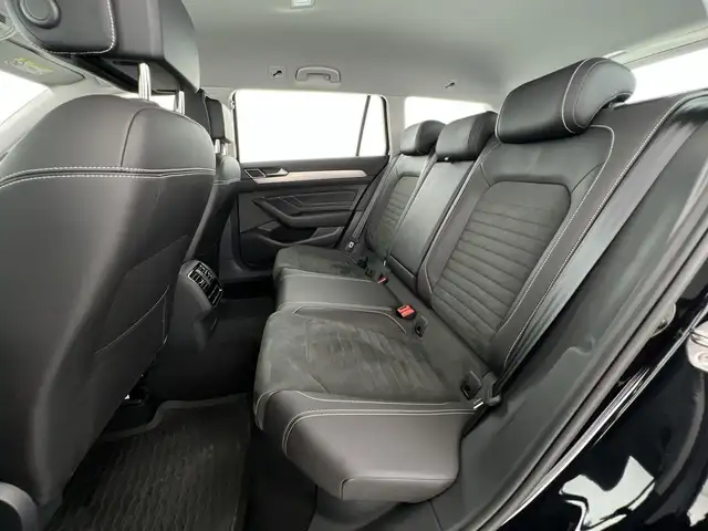 Volkswagen Passat view 8