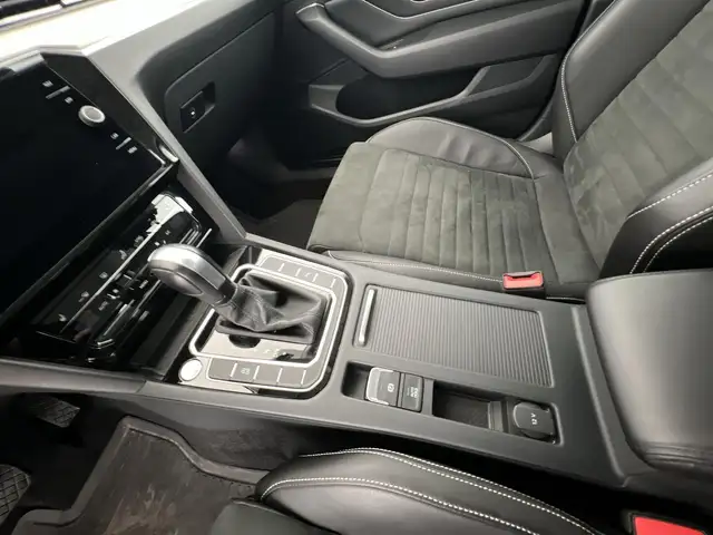 Volkswagen Passat view 14