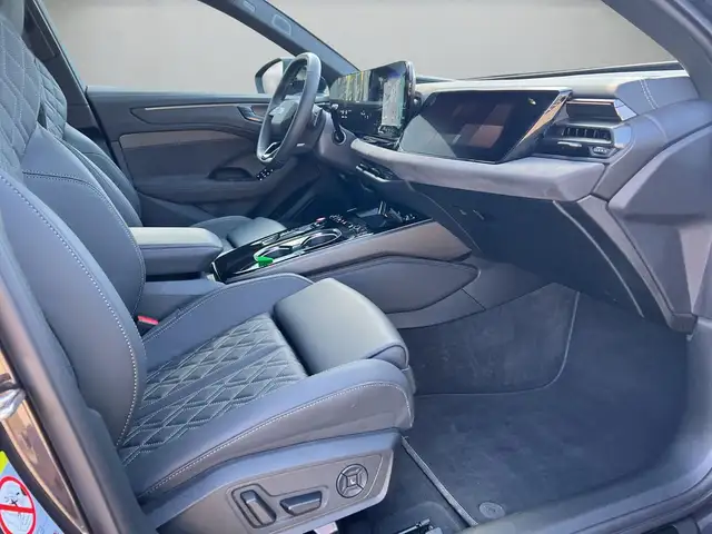 Audi A6 view 13