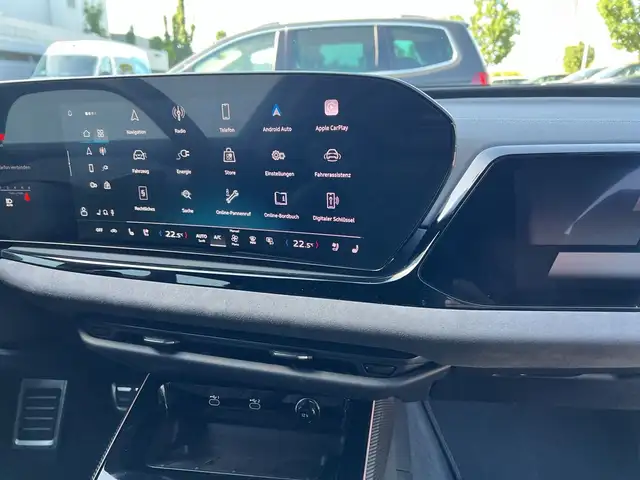 Audi A6 view 11