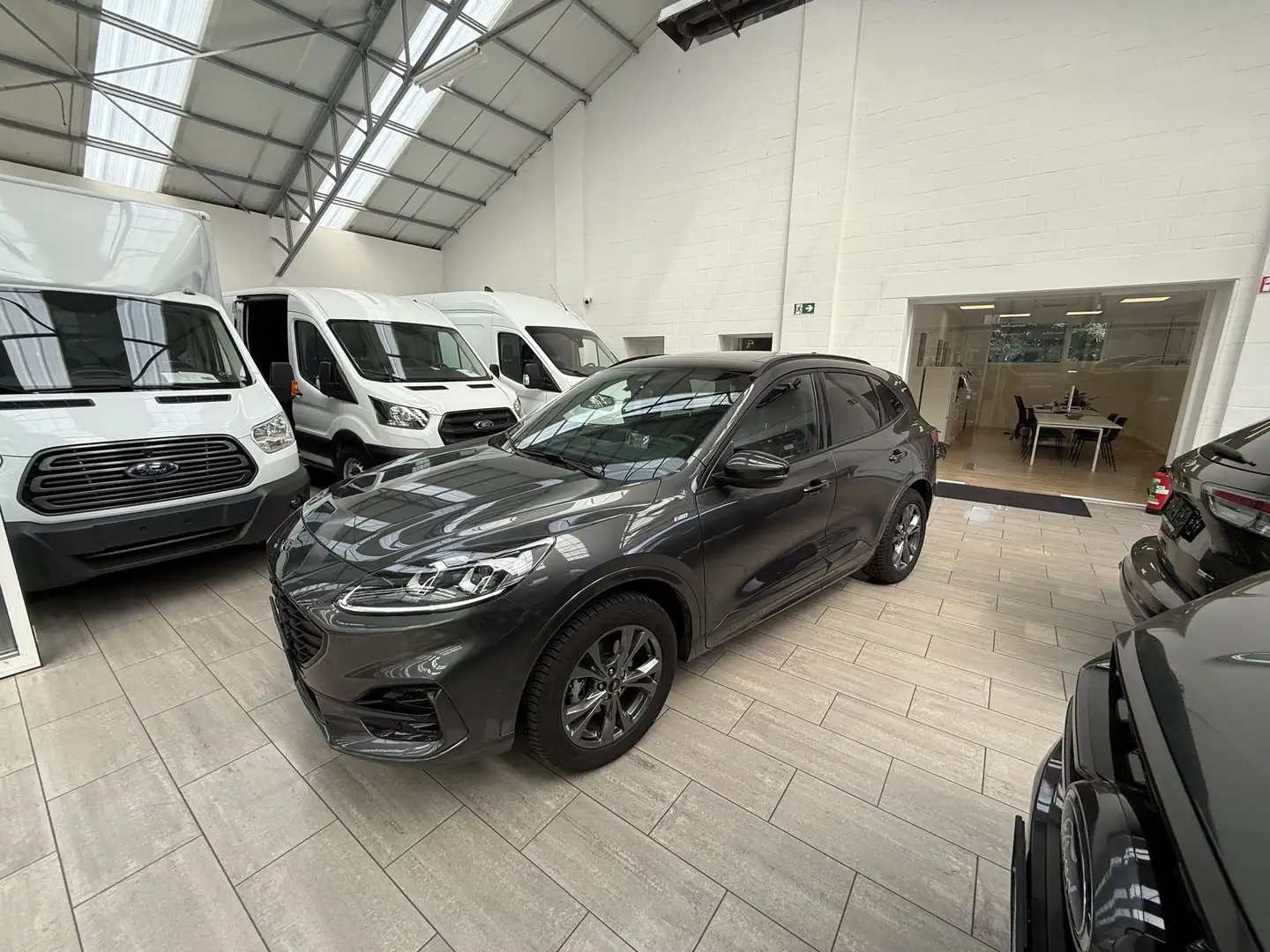 Ford Kuga ST-Line FHEV AUT AWD Gris - 2