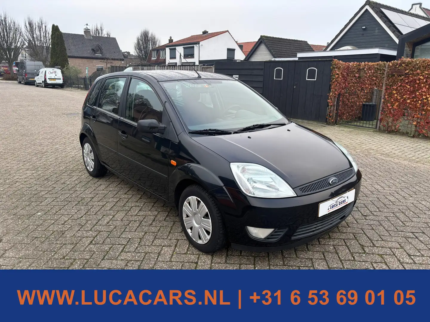 Ford Fiesta 1.4-16V Trend AUTOMAAT! NIEUWE APK! Zwart - 2