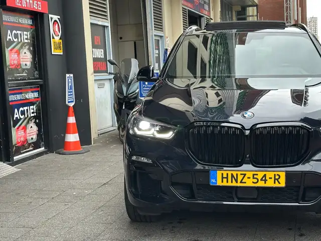 BMW X5 view 8