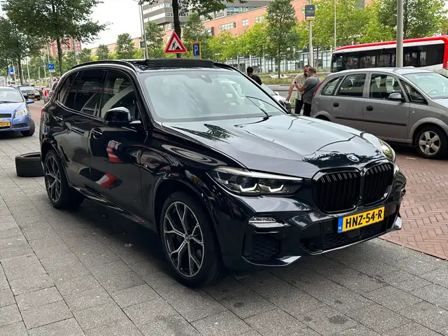 BMW X5 view 4