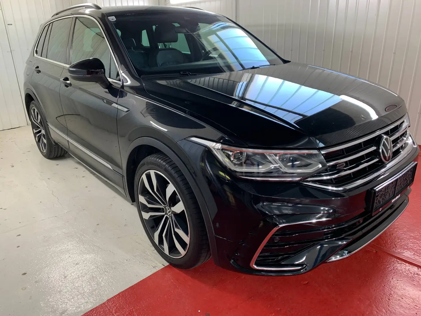 Volkswagen Tiguan Tiguan 1,5 TSI R-Line DSG Schwarz - 1