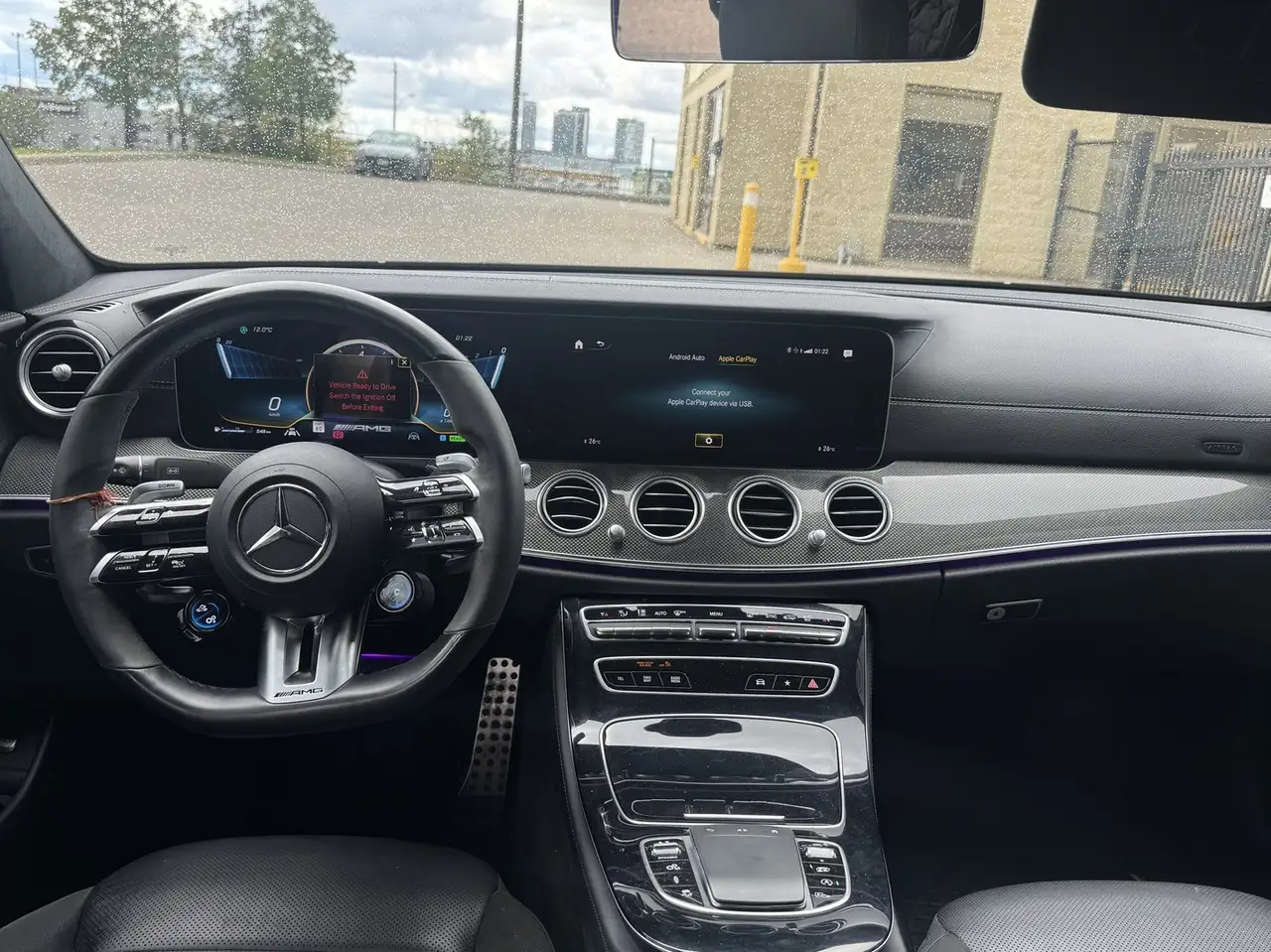 Mercedes-Benz E-Class снимка Mercedes-Benz E-Class