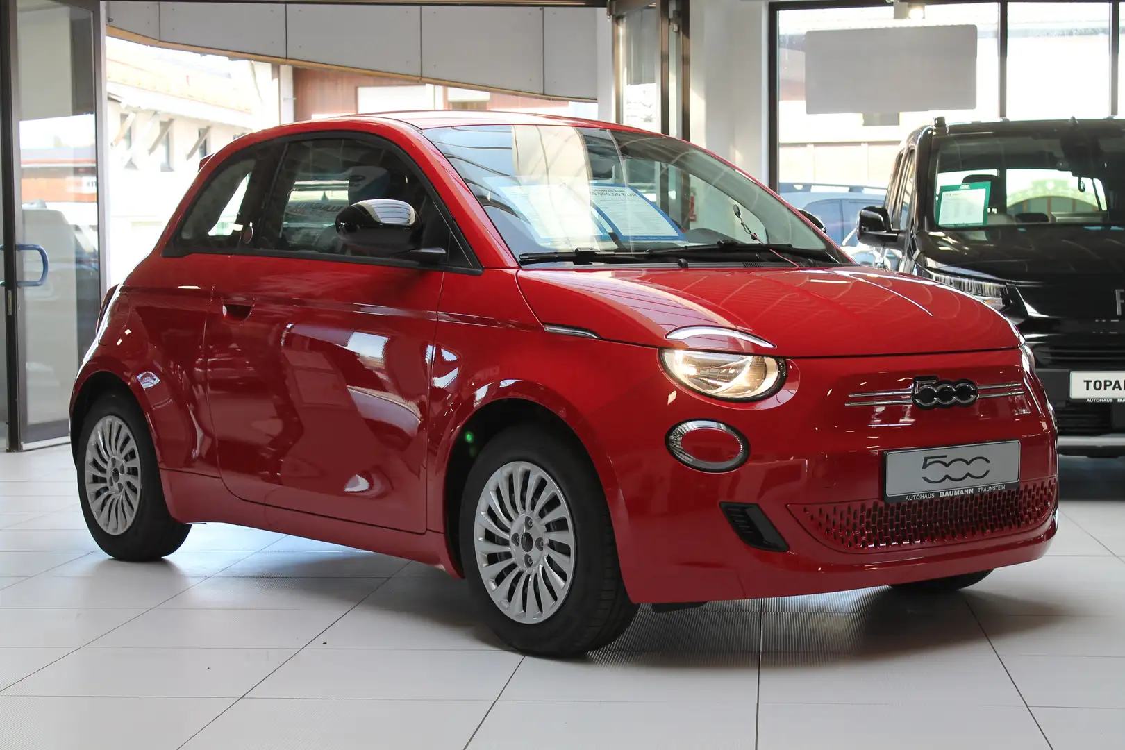 Fiat 500e (RED) Limousine 42 kWh Rot - 1