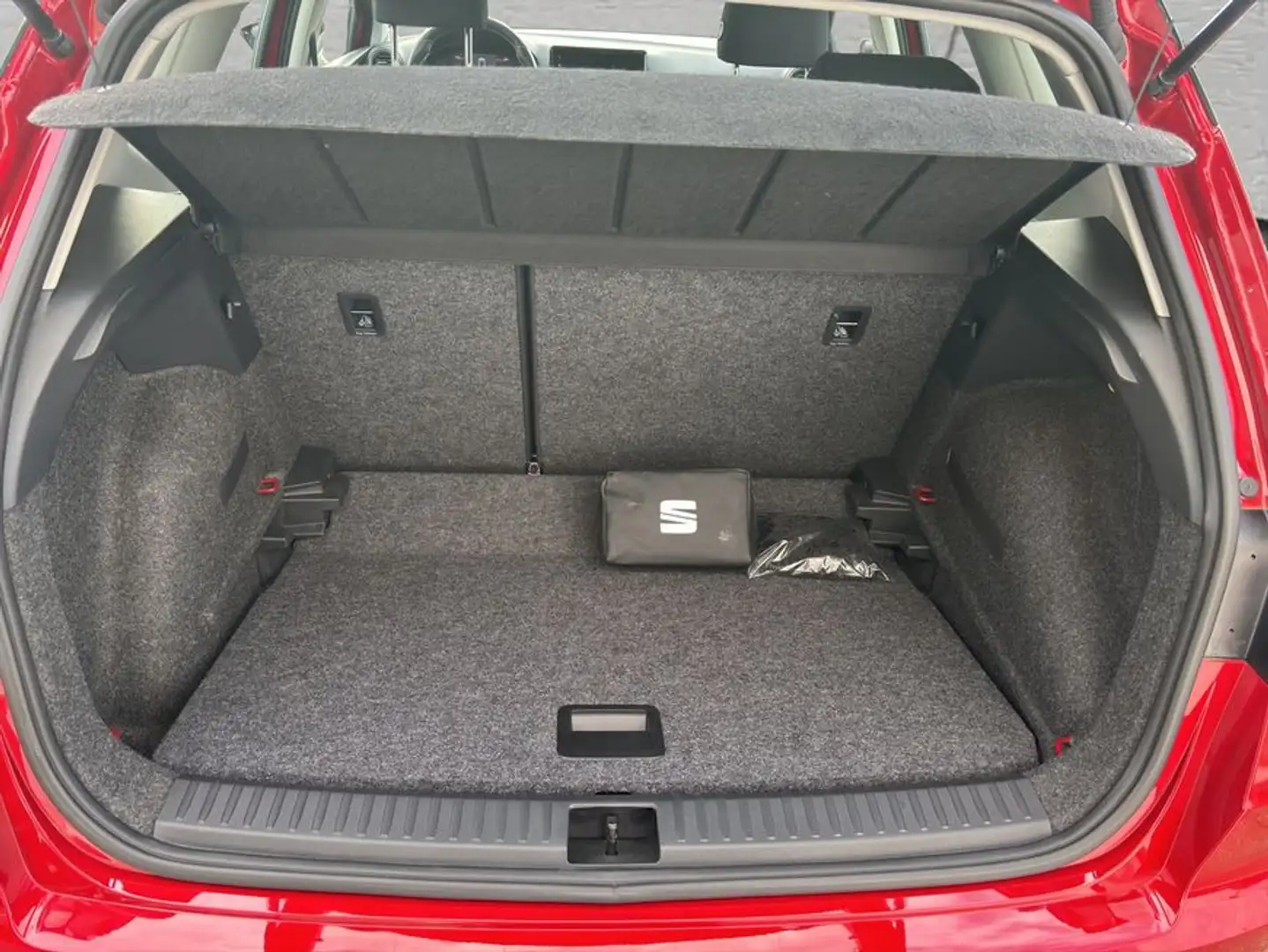 SEAT Arona Style 1.0 TSI Kamera/LED/Navi Rot - 2