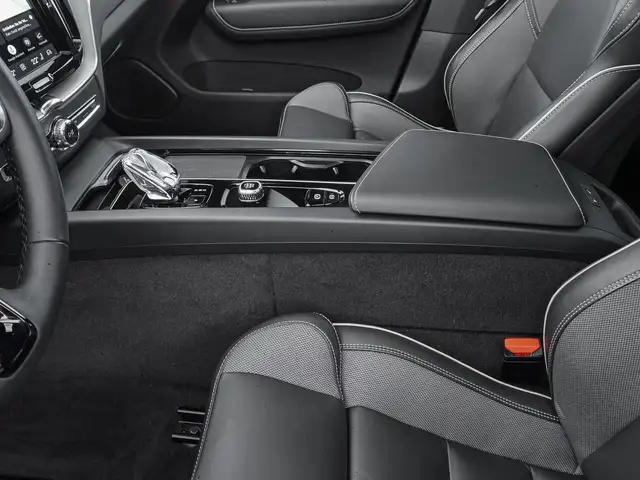 Volvo XC60 view 15