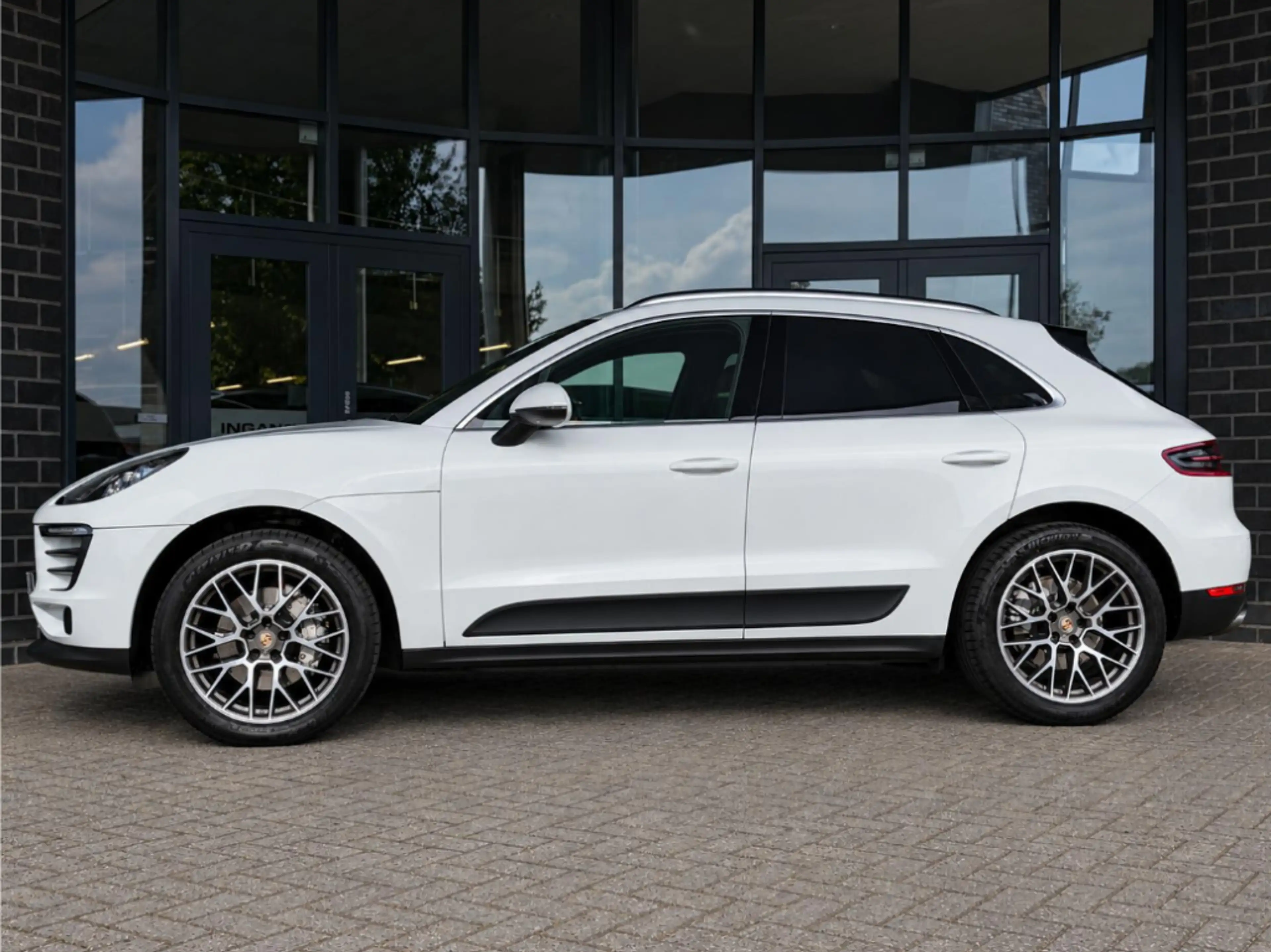 Porsche Macan 3.0 D S - LUCHTV. - PANO - TREKH. - 20 INCH — photo 4