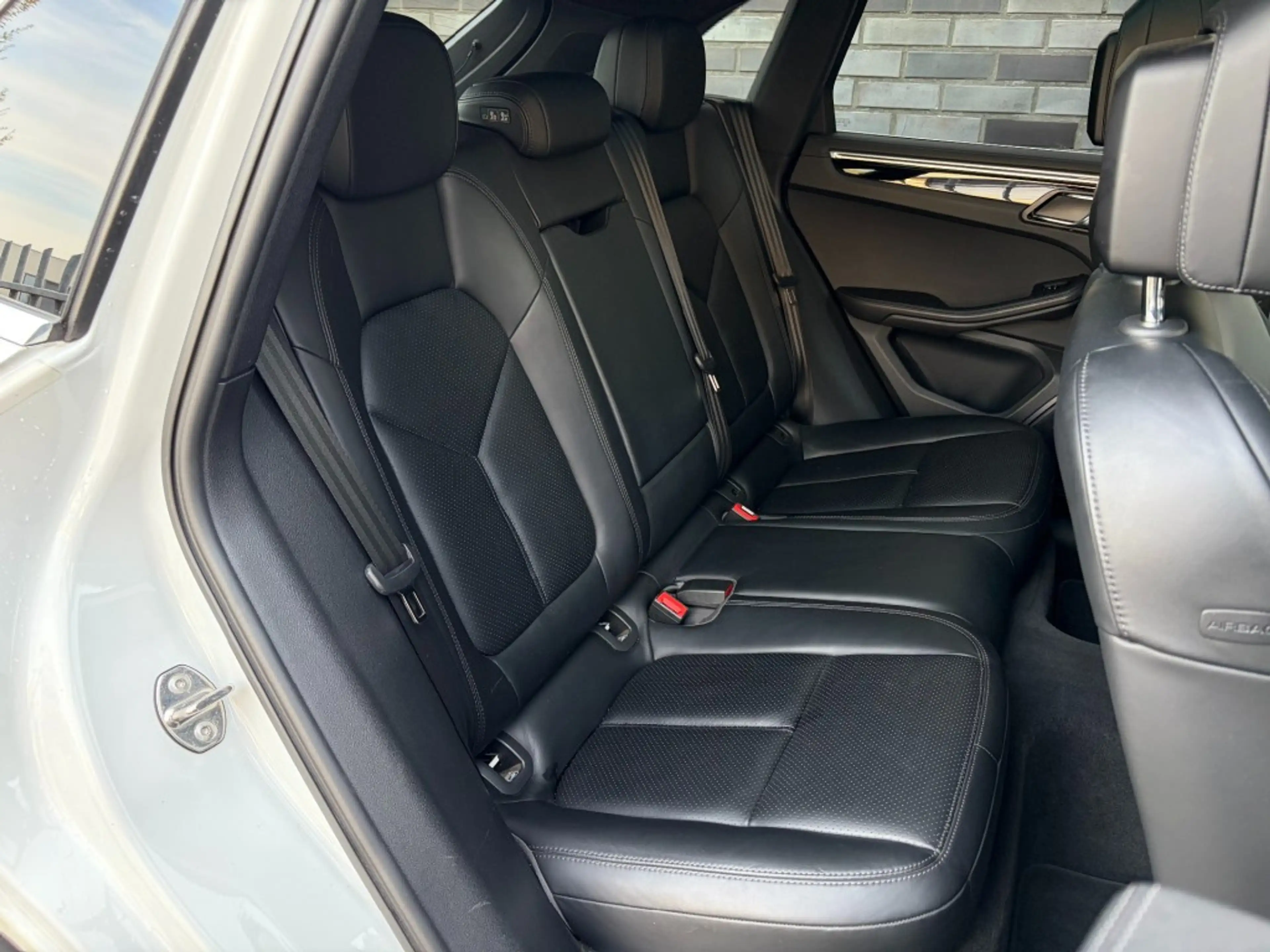 Porsche Macan 3.0 D S - LUCHTV. - PANO - TREKH. - 20 INCH — photo 14