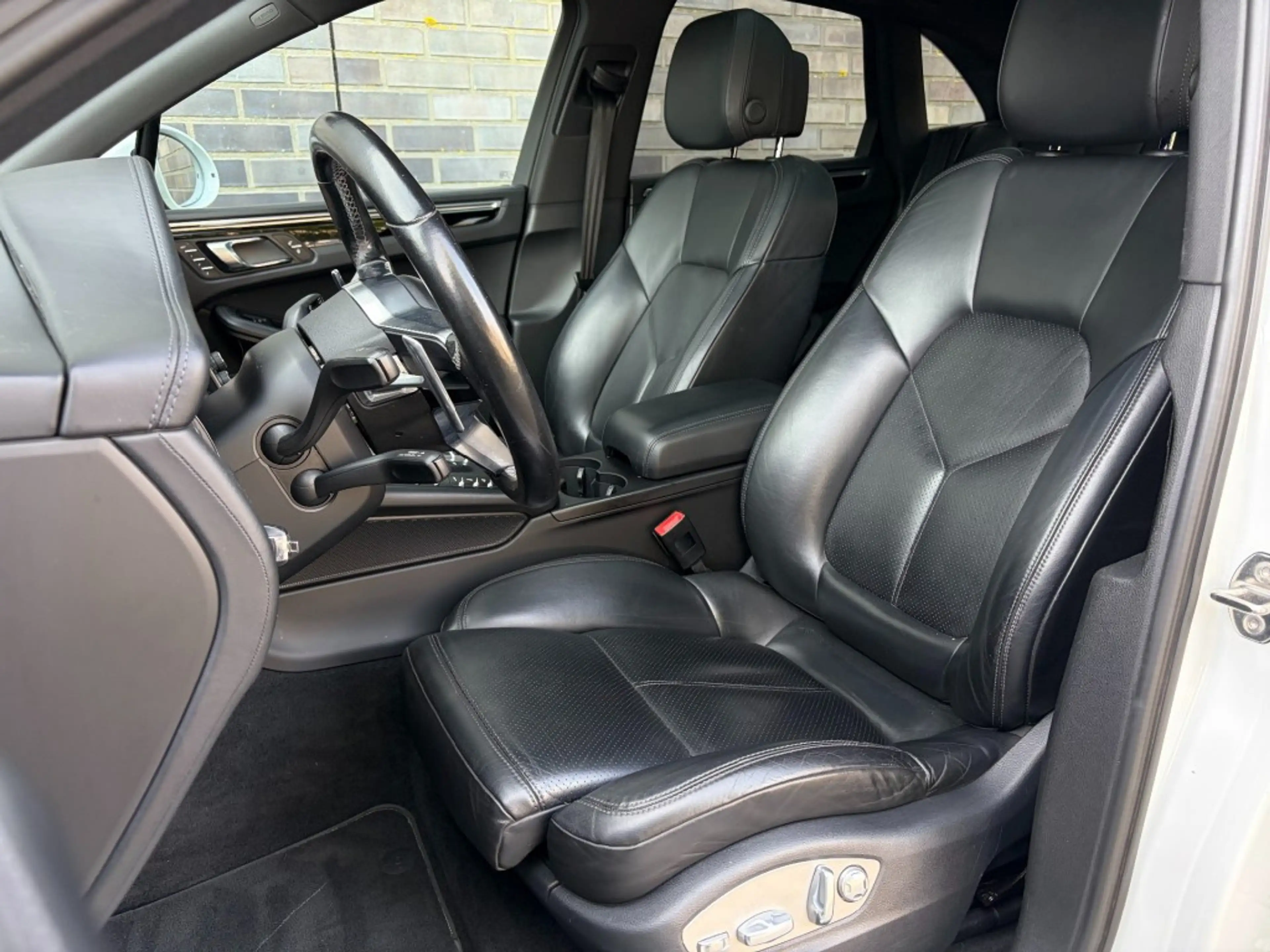 Porsche Macan 3.0 D S - LUCHTV. - PANO - TREKH. - 20 INCH — photo 2