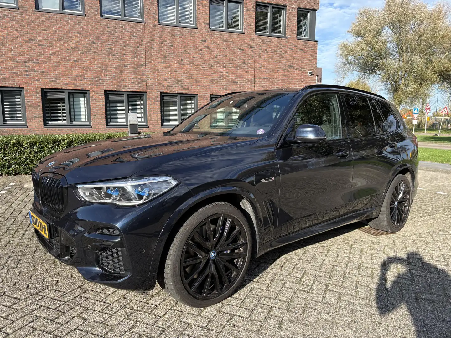 BMW X5 xDrive45e High Executive M sport - Pano - 22” Blauw - 1