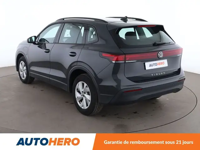 Volkswagen Tiguan view 4