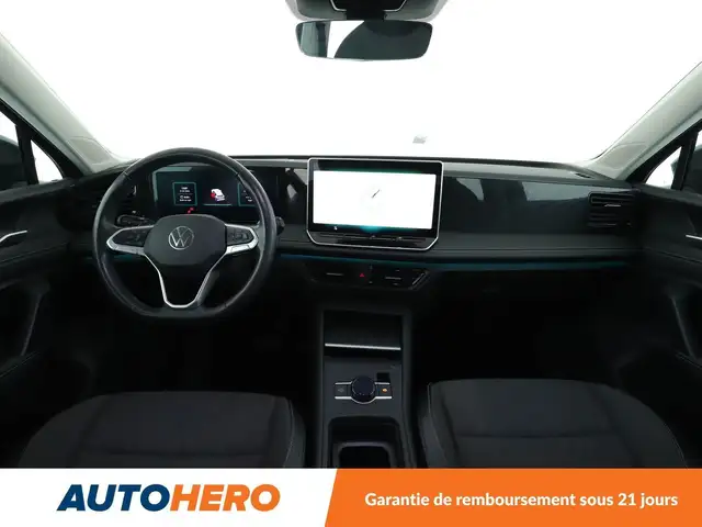 Volkswagen Tiguan view 12