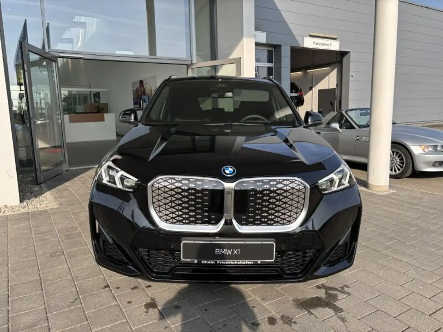 BMW iX1 edrive20 M-Sport - KURZFRISTIG ÜBER 29% RABATT NUR Schwarz - 2